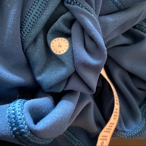 *SOLD Lululemon Align 7/8 leggings Poseidon blue - Picture 12 of 12